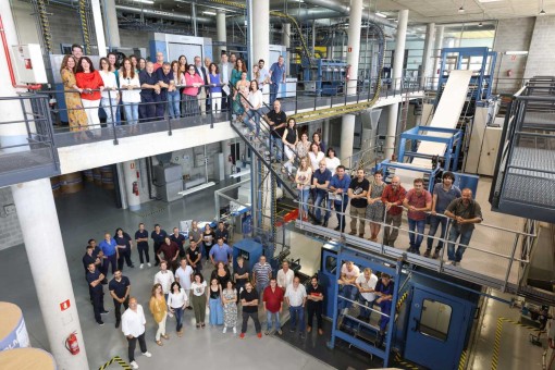 Toda la plantilla de Diario de Ibiza posando en la rotativa