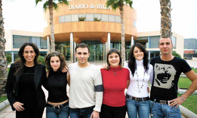 Mónica Font, Mónica González, Dani Becerra, Raquel Sánchez, Patricia Torres y Cris Navarro, plantilla de la radio en el año 2005. DI