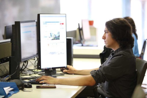 Ángel Icardi, en el departamento de talleres. V. Marí