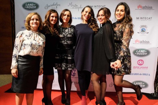 De derecha a izquierda, Berta Lartuna, Cristina Ahumada, Jimena L. Ansótegui, Fina Riera, Lina Planells y Susana Asenjo durante el ‘Ibiza Fashion Bloggers’ de 2017 en el Club Diario. Sergio G. Cañizares