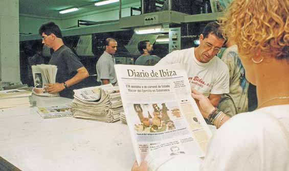 Primera tirada de Diario de Ibiza con páginas en color, el 3 de septiembre de 1992, en la rotativa de Sant Jordi.