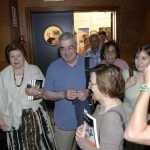 El prestigioso guionista Rafael Azcona, entrando en el auditorio del Club Diario antes de la presentación de ‘Los europeos’. Raquel Martínez