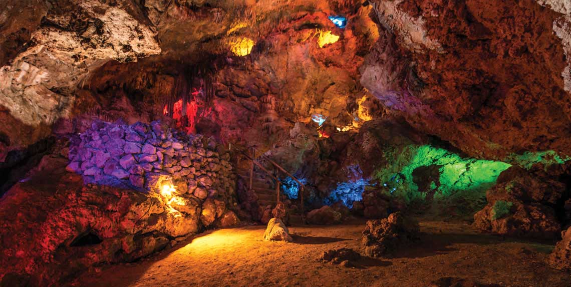 Los asistentes podrán visitar la cueva durante la cena.