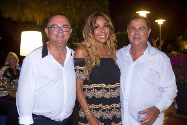 Los doctores Simon y Maurice Dray con Cathy Guetta