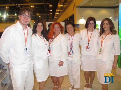 Sergio, Estefanía, Carmen, Teresa, Laura y Diana, ‘The White Team’ de Ibiza.