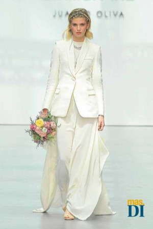 Varios modelos de novias y vestidos de los últimos diseños de Juanjo Oliva y su colección ‘Diamonfire’ en colores suaves. J.O.