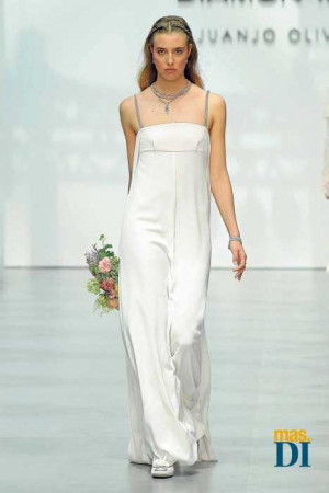 Varios modelos de novias y vestidos de los últimos diseños de Juanjo Oliva y su colección ‘Diamonfire’ en colores suaves. J.O.