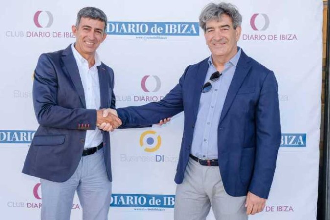 Destacados empresarios de diversos sectores económicos en el evento de BusinessDIbiza en el Club Diario. 19 Carlos Prieto, de Telefónica, y Gaspar Caballero, de BMN-Sa Nostra.