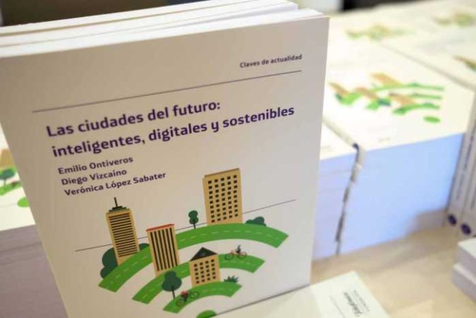 Ejemplar del libro ‘Ciudades del futuro’ que se obsequió a los asistentes.