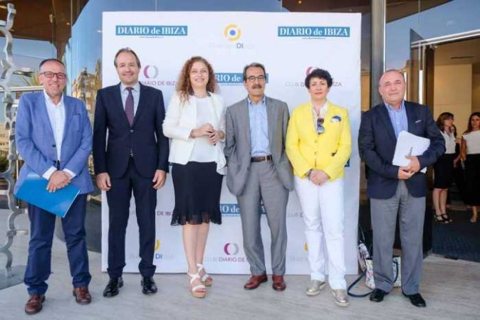Destacados empresarios de diversos sectores económicos en el evento de BusinessDIbiza en el Club Diario. 11 Joan Serra, Antonio Serra, Arantxa Doncel, Emilio Ontiveros, Rosa María Sáinz y Jordi Mulet.