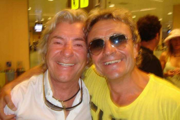 Ángel Nieto con el músico Nacho Cano.