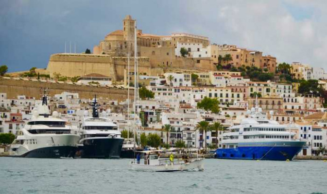 Ibiza y Formentera son los destinos preferidos por los grandes yates del mundo