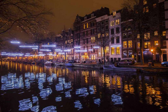 Celebración del Amsterdam Light Festival en el río Amstel. j.V.B.