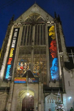 La galería de la iglesia De Niieuwe Kerk acoge una exposición sobre la paz en Navidad.