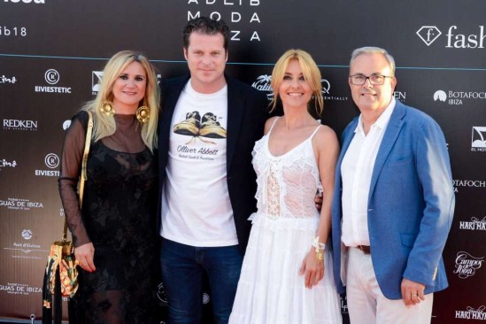Desfiles de Fama 8 La vicepresidenta Díaz con Jota Abril, Cayetana Guillén y el presidente Vicent Torres.