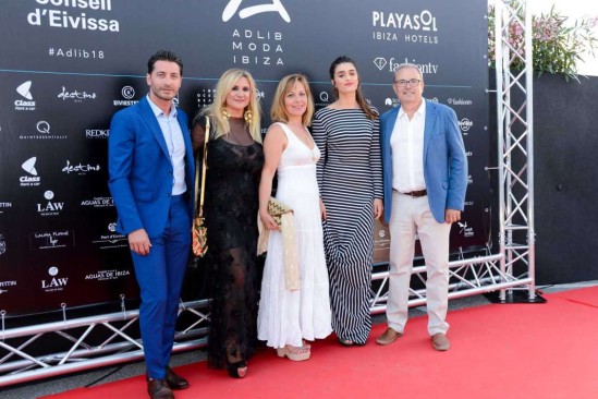 Desfiles de Fama 6 Rafa Cárdenas, Marta Díaz, Olivia Moline y el presidente Vicente Torrres con su mujer.