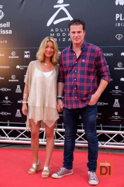 Desfiles de Fama 3 El presentador Jota Abril con su pareja.