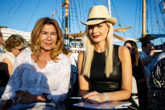 Desfiles de Fama 16 Piluca Bayarri y Maya Hammsen.