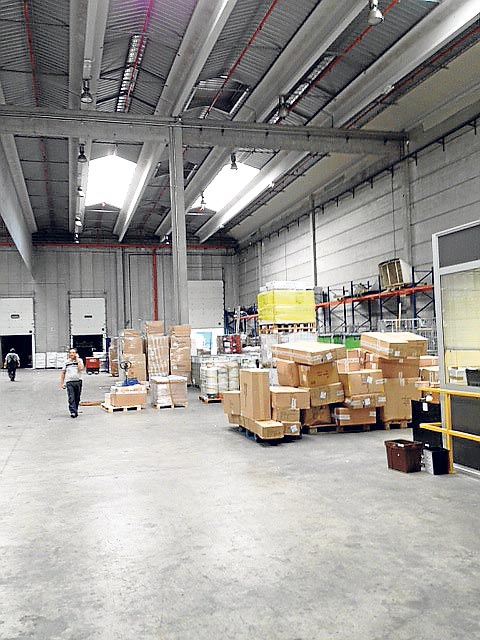 Instalaciones adecuadas para transporte, almacenaje y distribución de todo tipo de mercancías.