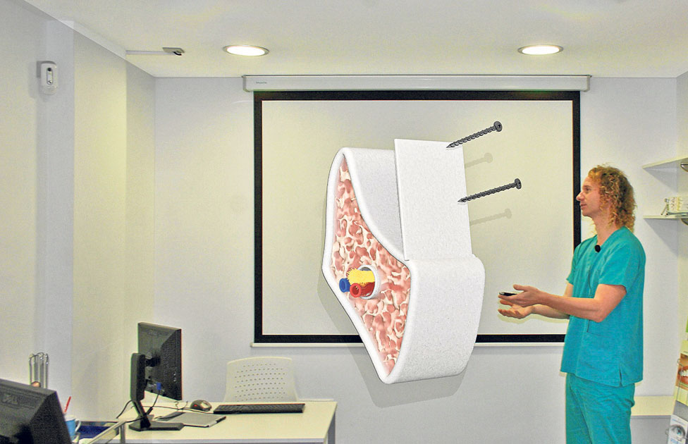 El Dr. Fernández en una demostración de realidad aumentada y 3D tracking.
