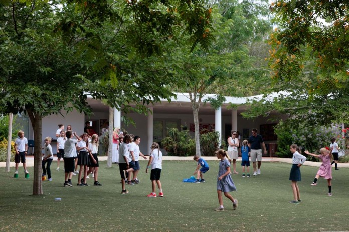 Ubicado en plena naturaleza, el entorno es fundamental para desarrollar un aprendizaje de calidad en Morna Internacional College. RUBEN E. IBAÑEZ Ubicado en plena naturaleza, el entorno es fundamental para desarrollar un aprendizaje de calidad en Morna Internacional College. RUBEN E. IBAÑEZ
