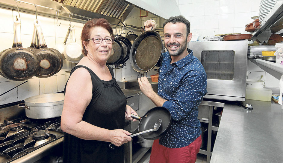 Catalina Riera y José Miguel Bonet, cocineros: «El alma de la  cocina ibicenca  hay que buscarla  en los ingredientes»