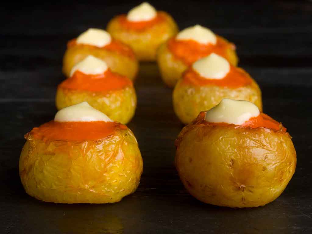 Patatas bravas.