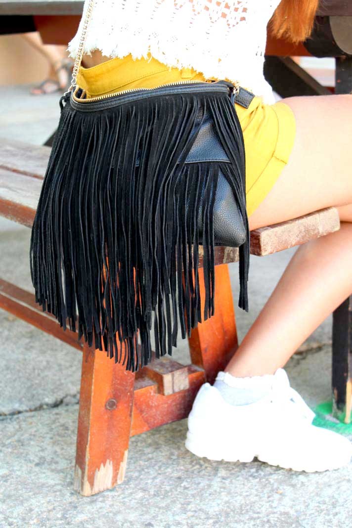 Aunque comenzaron a ponerse de moda en tonos tierra, el color negro se ha impuesto este verano FOTOS GABRIEL VÁZQUEZ