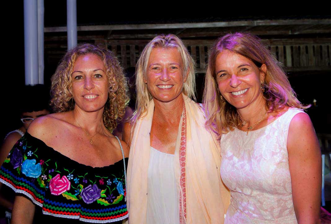 Ibiza atrae famosos de Hollywood y de todo el mundo 2 La actriz Ana Duato, Yolanda Torres y amiga.