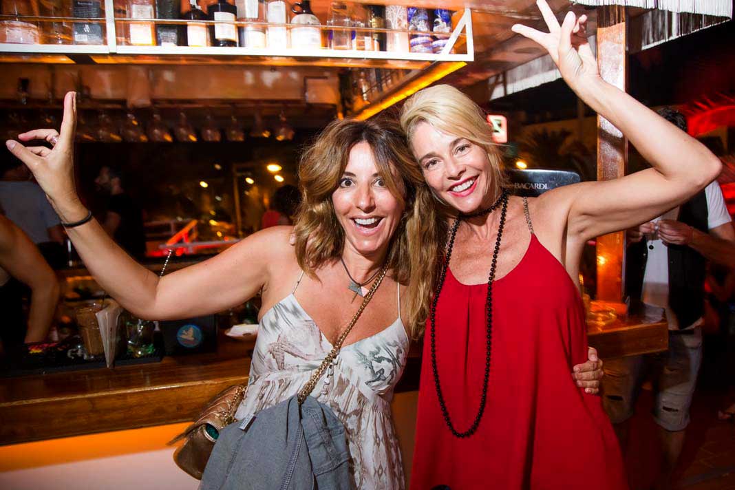 Ibiza atrae famosos de Hollywood y de todo el mundo 1 La actriz Belén Rueda y una compañera.