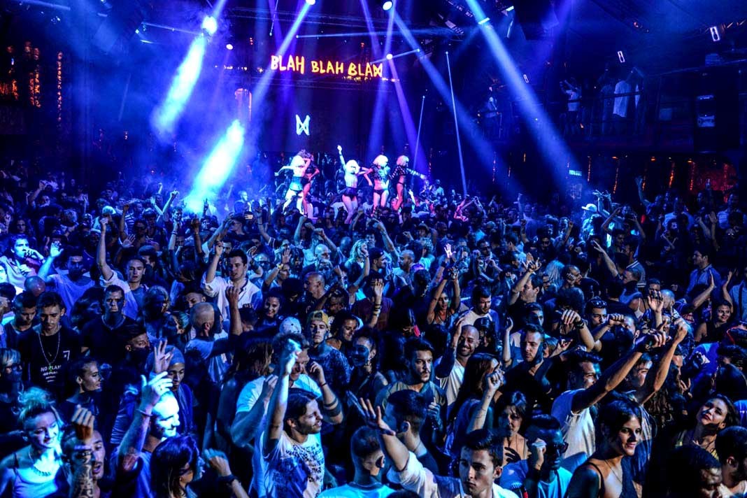 La oferta de ocio nocturno en Ibiza supera la demanda, en algunos sectores obsoletos.