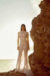 Vestido nupcial de la diseñadora Charo Ruiz. Vestido nupcial de la diseñadora Charo Ruiz.