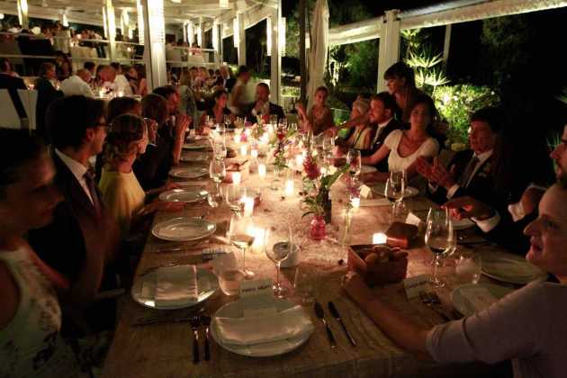 Un momento del banquete en Sa Punta de Talamanca.