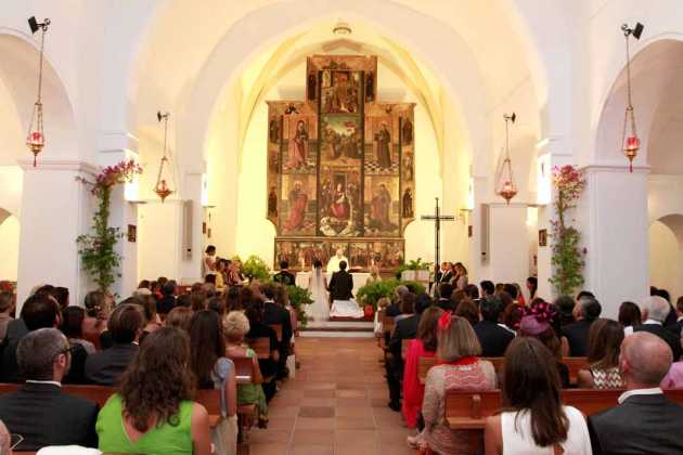 Las iglesias ibicencas se visten de gala casi cada fin de semana para celebrar efemérides religiosas.