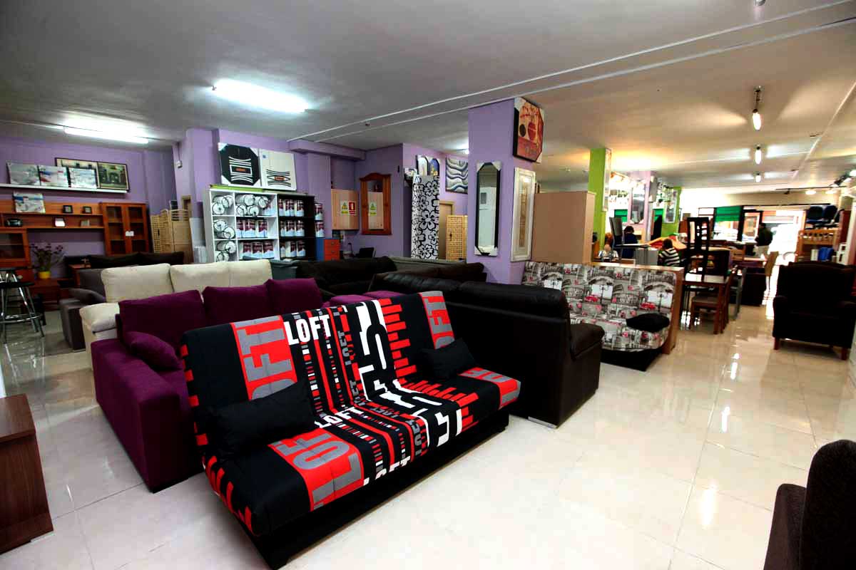 Gran variedad de muebles en sus instalaciones de Ibiza ciudad. RUBEN E. IBÁÑEZ