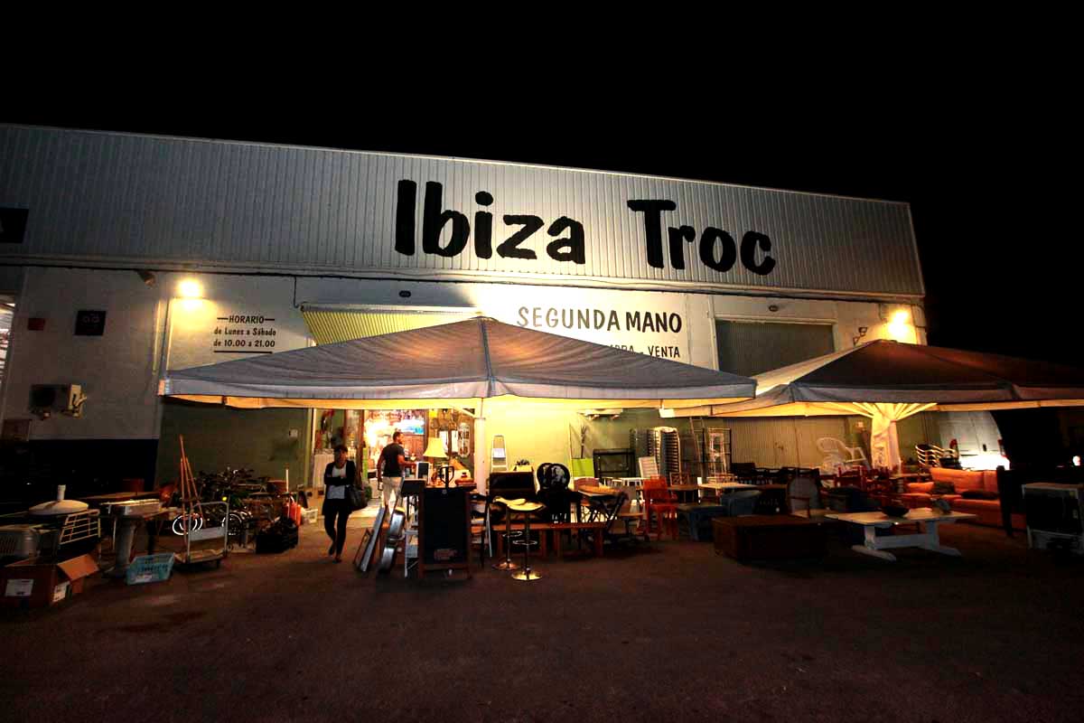 Entrada a Ibiza Troc, situada en la carretera de Sant Miquel, km. 0,8. RUBEN E. IBÁÑEZ
