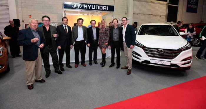 Autoridades y empresarios del motor en la presentación del novedoso Tucson. RUBÉN E. IBÁÑEZ