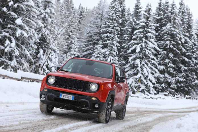 Varias imágenes exteriores e interiores del Renegade, que ha roto moldes en el segmento B de los Sport Utility Vehicles desde su lanzamiento en 2014. Varias imágenes exteriores e interiores del Renegade, que ha roto moldes en el segmento B de los Sport Utility Vehicles desde su lanzamiento en 2014.