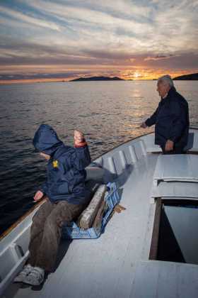 La afición por la pesca se comparte entre generaciones.
