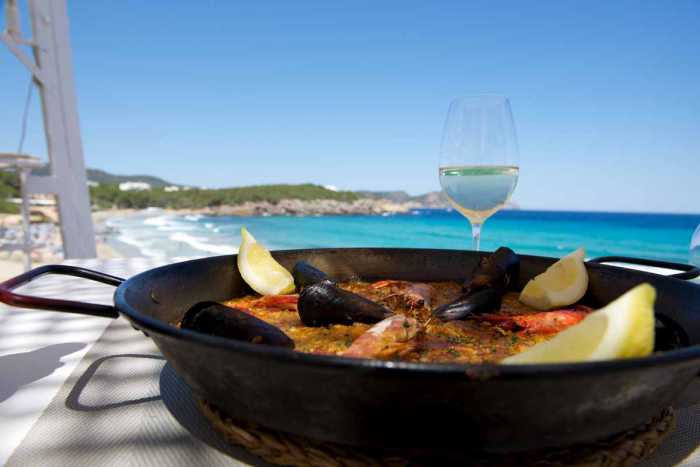 La auténtica gastronomía ibicenca con unas vistas espectaculares.