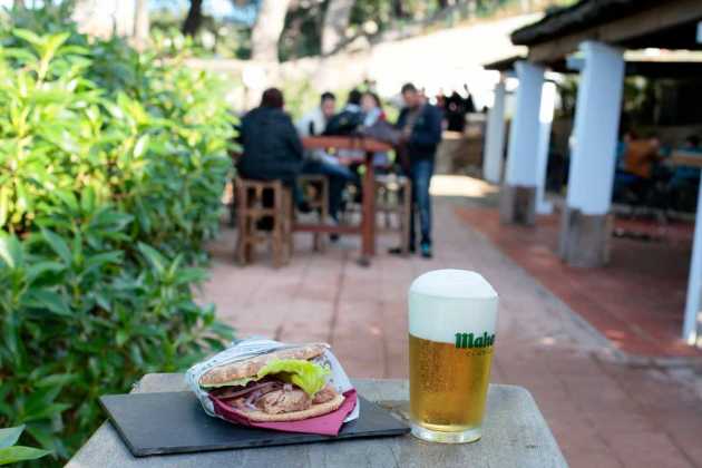 La música, la cerveza y la buena gastronomía se disfrutan los fines de semana en doce establecimientos de Sant Josep. RUBÉN E. IBÁÑEZ