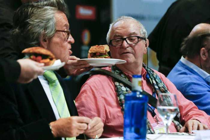 Juan Mari Arzak (d) en una degustación en la última edición. EFE