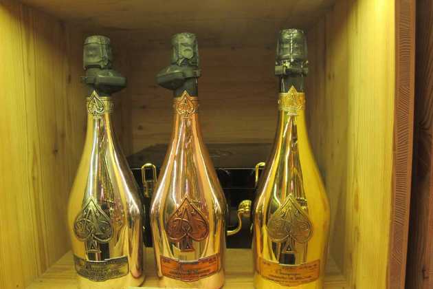 Lujosas botellas del champán más caro del mundo. JUAN SUAREZ Y J.V.B.