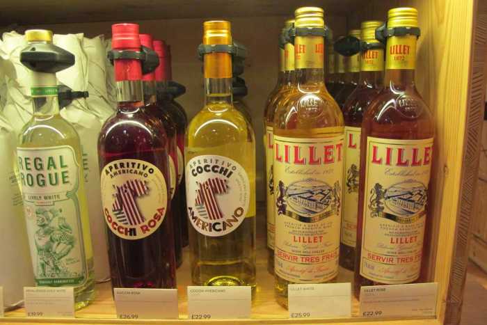 Botellas de licores rescatadas con nuevo etiquetado. JUAN SUAREZ Y J.V.B.