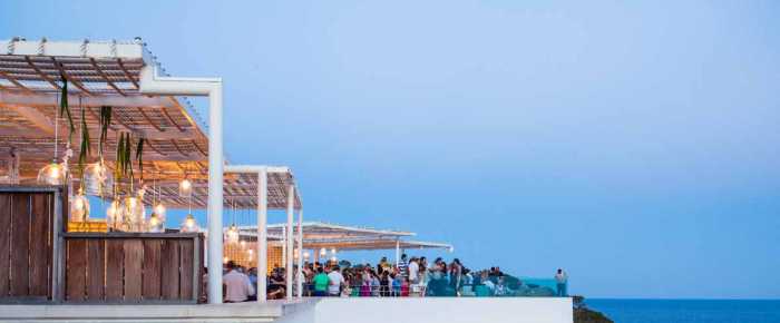 Una magnífica terraza con vistas al Mediterráneo. AGUAS DE IBIZA