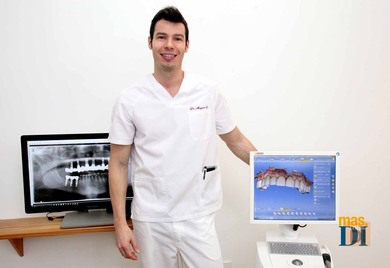 Mariano Mayans Calvo, odontólogo: «La informática tiene un papel muy importante en la odontología»