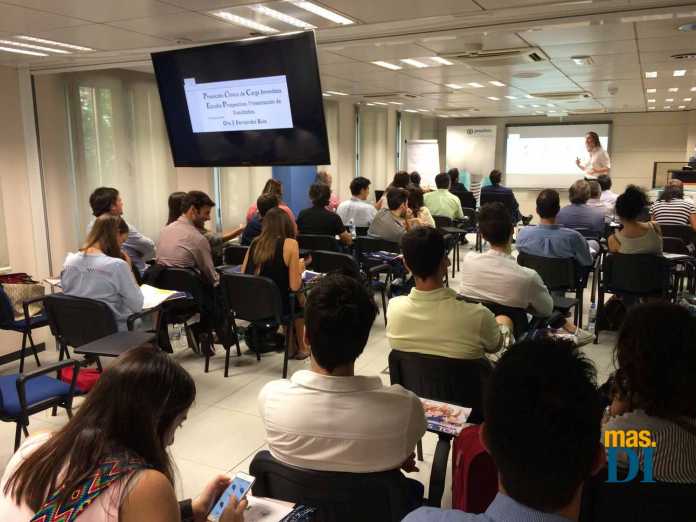 Los profesionales reclaman una mayor especialización para realizar determinados tratamientos. CLÍNICA FERNÁNDEZ