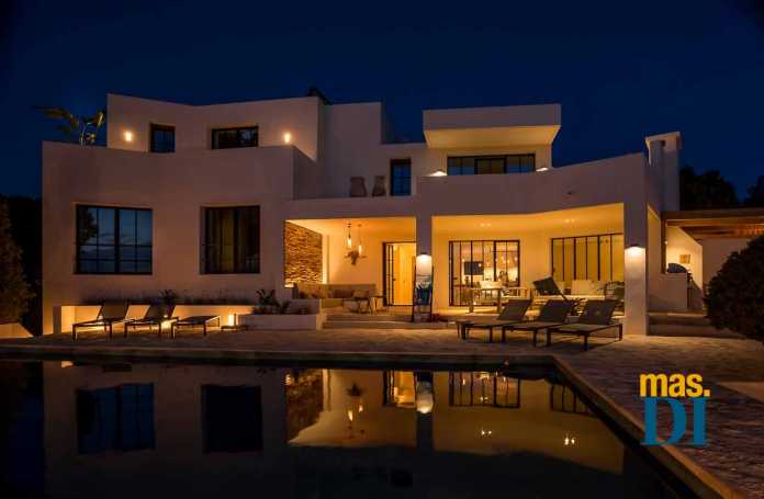 Construcción de obra nueva, reformas y mantenimiento de la mano de esta empresa. IBIZA HOUSE RENOVATION