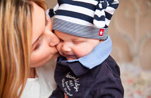 ¿Cómo pedir la deducción por maternidad?