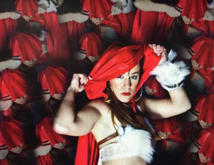 Boulevard Cafe. La bailarina Rebeca.